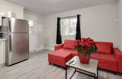 Fleetwood House | SEPERATE BACK BASEMENT SUITES⭐️WITH WELL AMENITIES