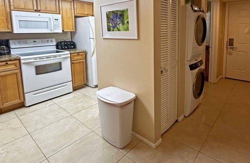 Park Shore Condo | September October Special-$80 a night for a minimum of 5 nights-instant refund