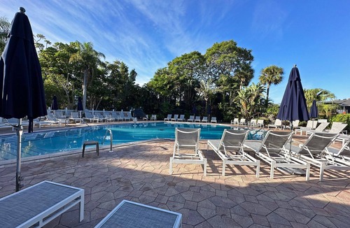 Park Shore Condo | September October Special-$80 a night for a minimum of 5 nights-instant refund