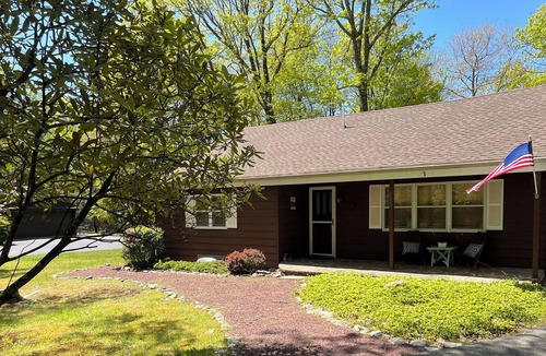 Lake Harmony Cottage | September Special - Weekend & Weekday rates