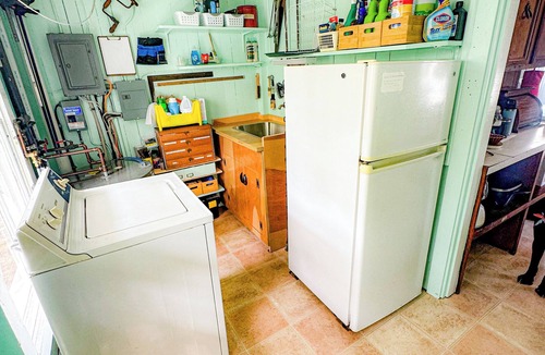 Oak Bluffs Cottage | September Weeks 2026 Available! 6 Beds! Walk to Beach, Ferry, Ocean Park and OB!