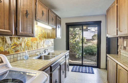 Sequim House | Sequim Shoreline Retreat w/2 Decks: Dogs Welcome!