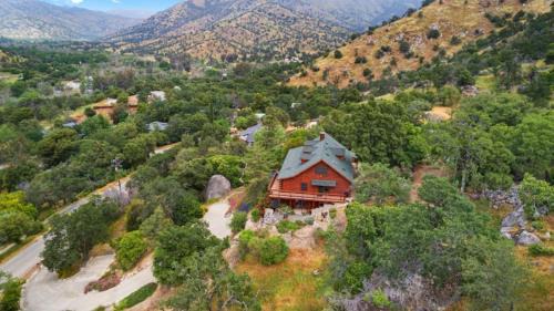 Three Rivers House | SEQUOIA LOOKOUT LODGE