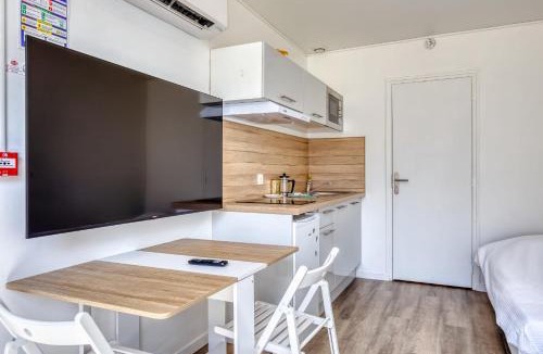 Saint-Etienne-du-Rouvray Apartment | SER2 studio avec WIFI et Parking