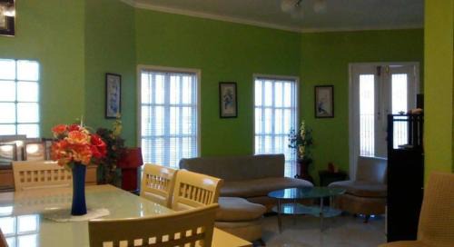 Hindang Bed & Breakfast | Serdena Homestay Fronting Cuatro Islas