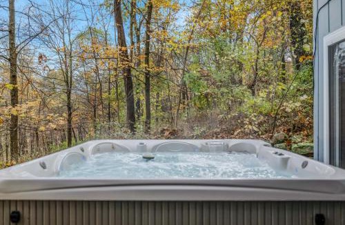 Berkeley Springs House | Serendipity - Hot Tub - Pet Friendly - Fire Pit - Grill - Porch - Deck - Wifi - Pool Access - Games