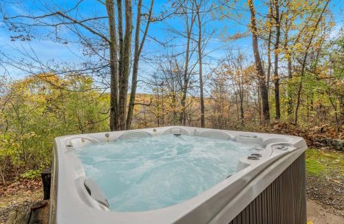 Berkeley Springs House | Serendipity - Hot Tub - Pet Friendly - Fire Pit - Grill - Porch - Deck - Wifi - Pool Access - Games