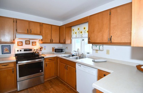 Berkeley Springs House | Serendipity - Large 5BR With a Hot Tub