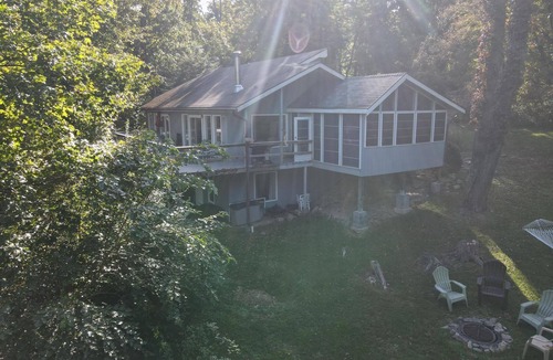 Berkeley Springs House | Serendipity - Large 5BR With a Hot Tub