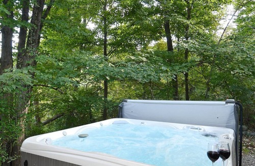 Berkeley Springs House | Serendipity - Large 5BR With a Hot Tub