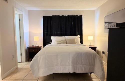 Oakford Park Apartment | Serene 1-BR Tampa Sanctuary