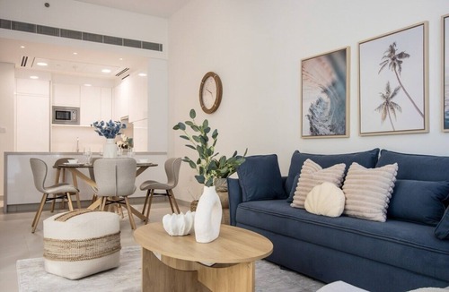 Al Safa Apartment | Serene 1BR | Canalfront Living in Al Wasl