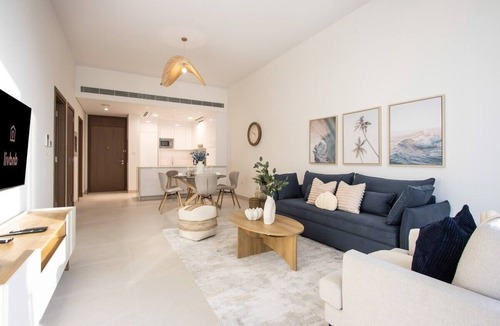 Al Safa Apartment | Serene 1BR | Canalfront Living in Al Wasl