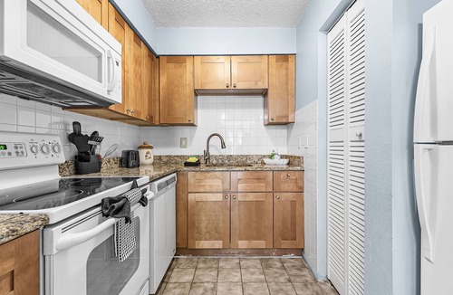 Pelican Condo | Serene 2-bedroom condo with AC in beautiful Cape Coral