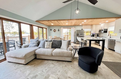 Grainger County House | Serene 2-bedroom lake house