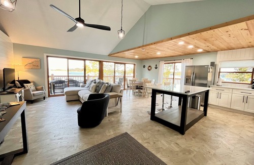 Grainger County House | Serene 2-bedroom lake house