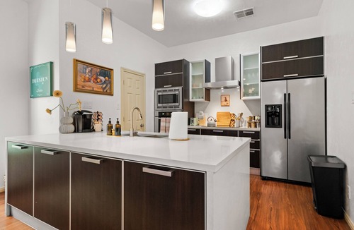 Montrose House | Serene 3BD - Rooftop, Shuffleboard - 10mins to DT