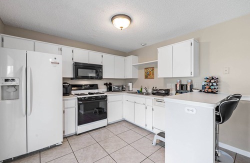 Sterling Ranch House | Serene 4BR Lakeside Retreat - Fire Pit & Comm Pool