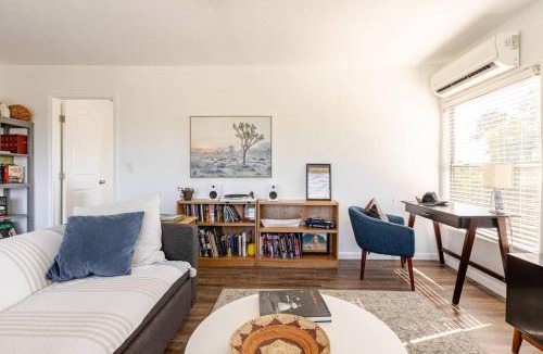 Adams Hill Apartment | Serene and beautiful hillside retreat