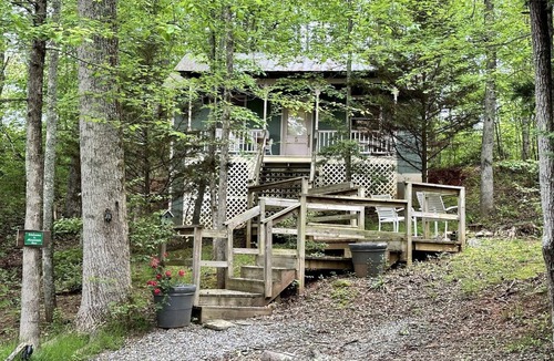 Blairsville Cottage | Serene and Pet Friendly Woodland Cottage, Nestled in the Blue Ridge Mountains of Georgia