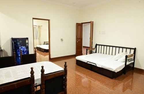 Fatona House | Serene and very friendly Village settings. Spacious and homely Atmosphere