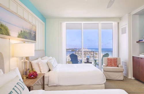 Hollywood Hotel | Serene Beachside Retreat with Outdoor Pool and Near Hollywood Beach - Steps Away