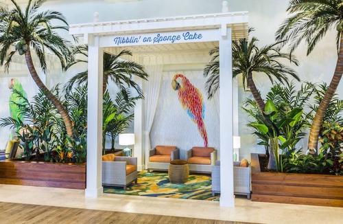 Hollywood Hotel | Serene Beachside Retreat with Outdoor Pool and Near Hollywood Beach - Steps Away