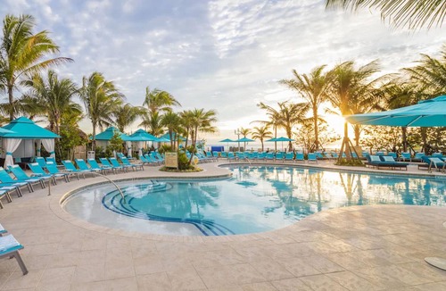 Hollywood Hotel | Serene Beachside Retreat with Outdoor Pool and Near Hollywood Beach - Steps Away