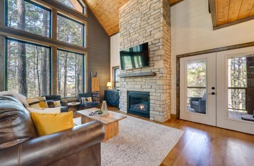 Broken Bow House | Serene Broken Bow Cabin w/Hot Tub & Fire Pit!