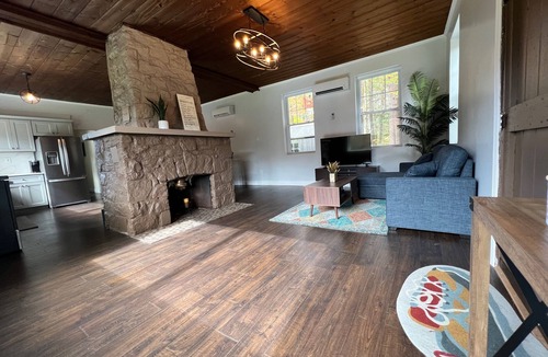 Forestburgh Cabin | Serene Catskills Lakefront Cabin - Rustic Hideaway