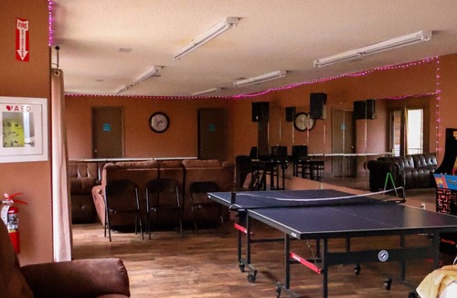Waynesboro Hotel | Serene Cedar's Edge Room 2