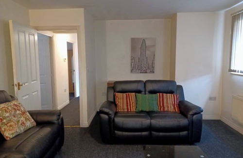 Smethwick Apartment | Serene Centra Smethwick Apartment Retreat