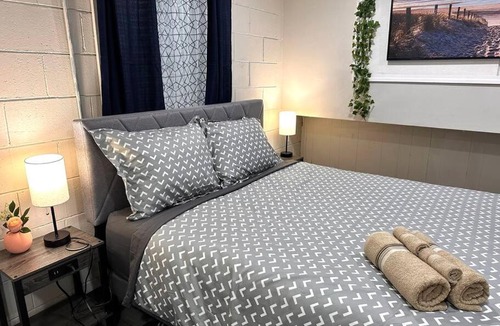 Indianapolis Apartment | Serene Cityscape Sanctuary Close to Downtown Indianapolis - Unit #5