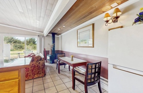 Copalis Beach Condo | Serene coastal oceanfront condo with shared hot tub & beach trail access