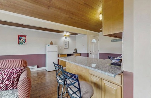 Copalis Beach Condo | Serene coastal oceanfront condo with shared hot tub & beach trail access