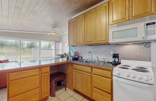 Copalis Beach Condo | Serene coastal oceanfront condo with shared hot tub & beach trail access