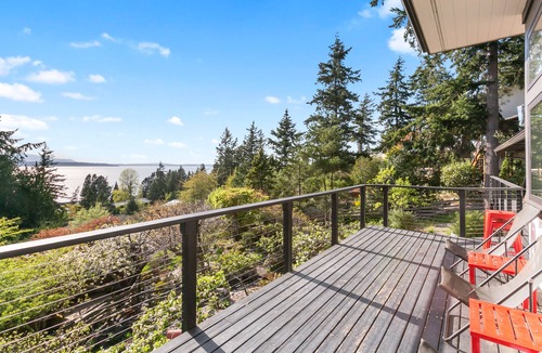 Edgemoor House | Serene Coastal Retreat - ocean views, privacy, prime location