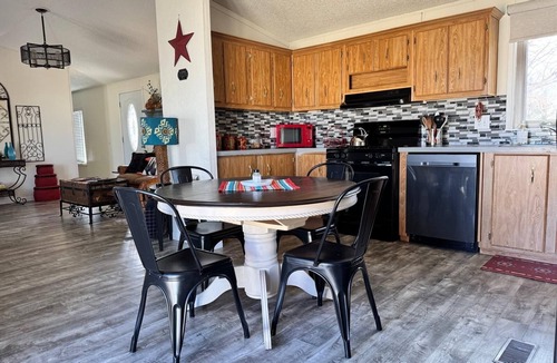 Dalhart House | Serene & comfortable Southwestern home in Dalhart for you and your pets…