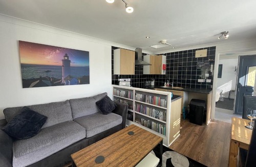 Pill Apartment | Serene Countryside Escape with Parking