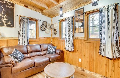 Elizabeth Apartment | Serene & Cozy Studio Cabin: Walk to Norfork Lake!
