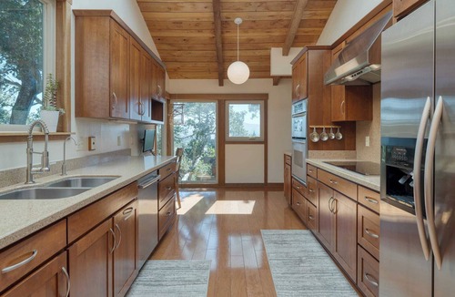 Del Monte Forest Cottage | Serene Crest by Avantstay A+ Design Near Beaches