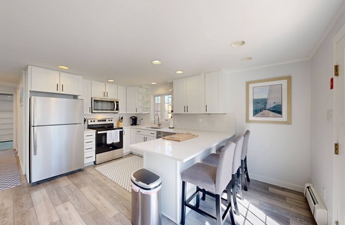 Katama House | Serene Dog Friendly Island Retreat with A/C and Washer/Dryer