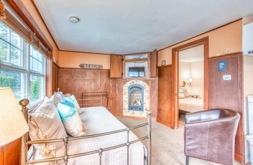 Downtown Cannon Beach House | Serene Dog-Friendly Cottage - Blocks to Beach & Downtown