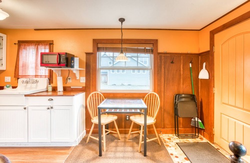 Downtown Cannon Beach Cottage | Serene Dog-Friendly Cottage - Blocks to Beach & Downtown
