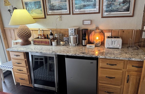 Eagle River Cottage | Serene Dragonfly Point at Meta Lake: 3-acre property on private lake
