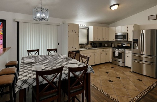 Wyoming House | Serene Family Home: Sleeps 16!
