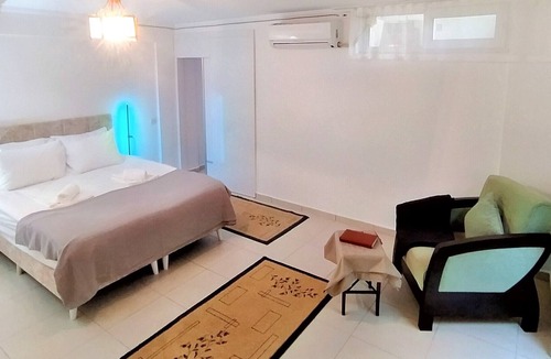 Konyaalti Apartment | Serene Flat w Backyard 5 min to Konyaalti Beach