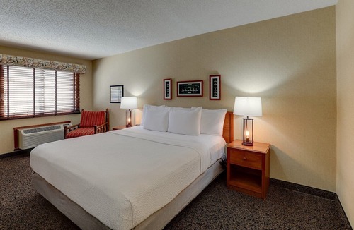 Galena Hotel | Serene Galena Stay: Rustic Inn with Modern Amenities | 3 Units