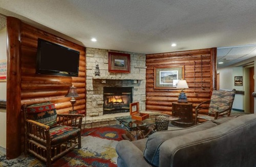 Galena Hotel | Serene Galena Stay: Rustic Inn with Modern Amenities | 3 Units