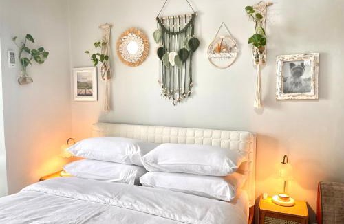South Triangle Apartment | Serene Haven in Tomas Morato